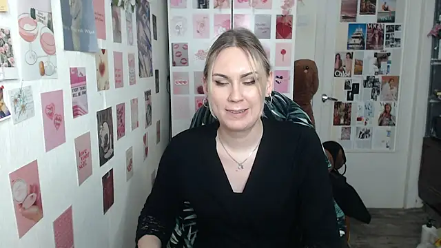 Snapshot of CapriScorpion chatting on 03/15/25, 04:10 CapriScorpion online show from 03/15/25, 04:10