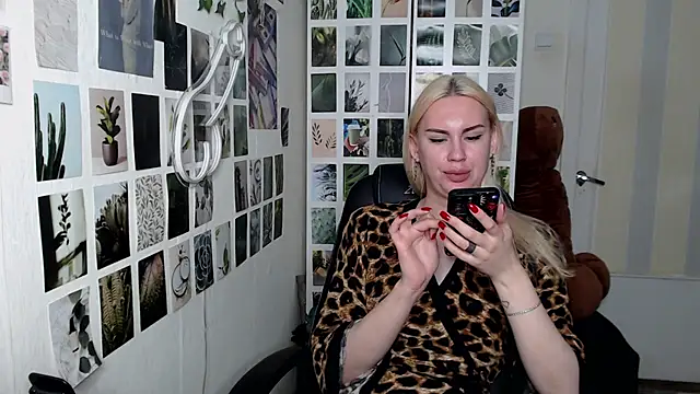 Snapshot of CapriScorpion chatting on 10/28/25, 01:54 CapriScorpion online show from 10/28/25, 01:54