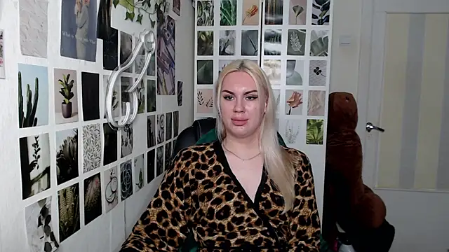 Snapshot of CapriScorpion chatting on 10/25/25, 12:28 CapriScorpion online show from 10/25/25, 12:28