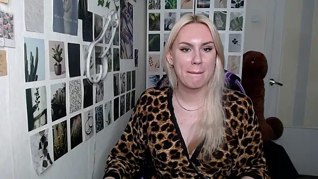 Snapshot of CapriScorpion chatting on 12/04/25, 12:59 CapriScorpion online show from 12/04/25, 12:59