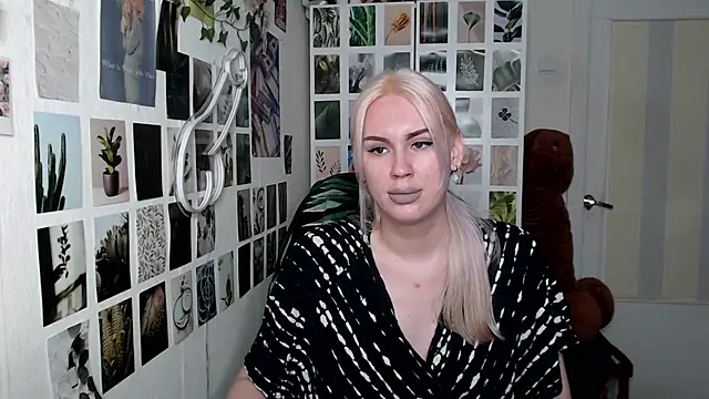 Snapshot of CapriScorpion chatting on 11/06/25, 09:57 CapriScorpion online show from 11/06/25, 09:57