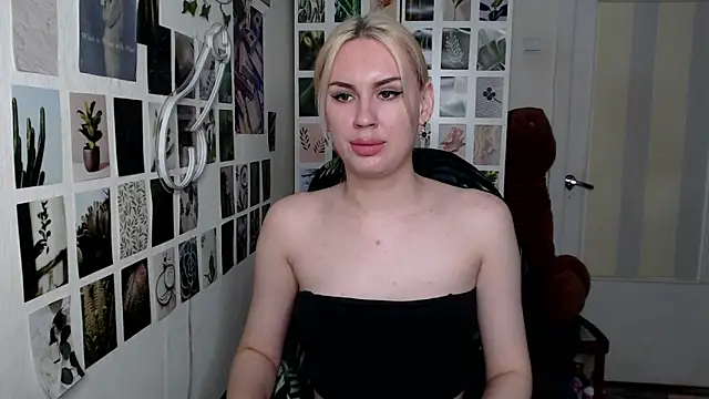 Snapshot of CapriScorpion chatting on 11/05/25, 10:29 CapriScorpion online show from 11/05/25, 10:29