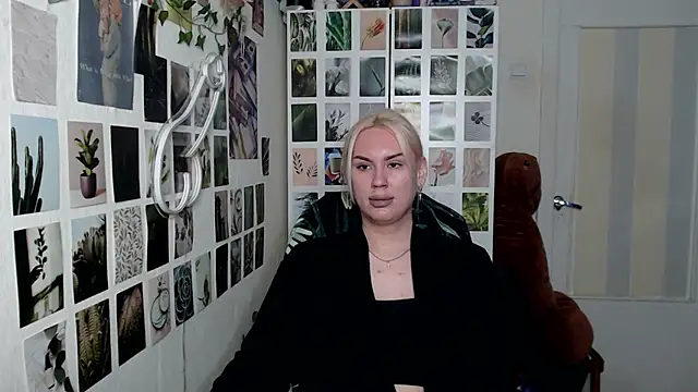 Snapshot of CapriScorpion chatting on 11/15/25, 09:57 CapriScorpion online show from 11/15/25, 09:57