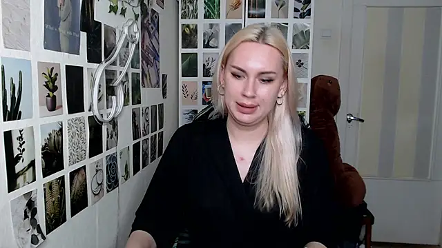 Snapshot of CapriScorpion chatting on 11/03/25, 11:03 CapriScorpion online show from 11/03/25, 11:03