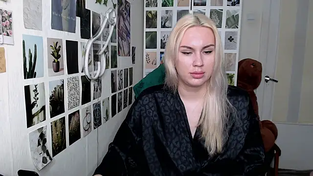 Snapshot of CapriScorpion chatting on 10/22/25, 12:15 CapriScorpion online show from 10/22/25, 12:15