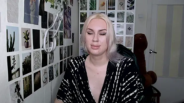 Snapshot of CapriScorpion chatting on 11/07/25, 12:53 CapriScorpion online show from 11/07/25, 12:53