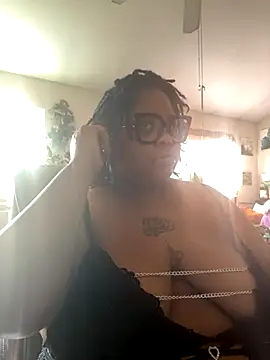 Snapshot of kweenxkarma chatting on 09/25/25, 08:37 kweenxkarma online show from 09/25/25, 08:37