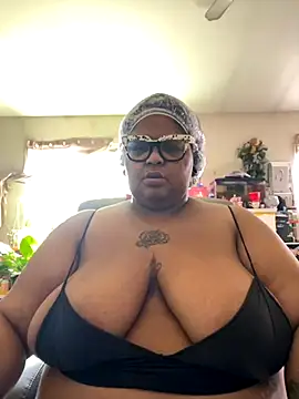 Snapshot of kweenxkarma chatting on 09/17/25, 08:33 kweenxkarma online show from 09/17/25, 08:33