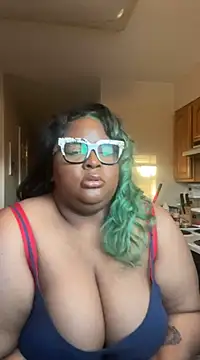 Snapshot of kweenxkarma chatting on 01/14/25, 10:44 kweenxkarma online show from 01/14/25, 10:44