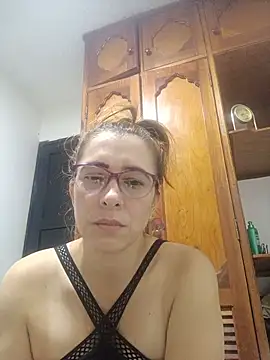 Snapshot of mademonsexy chatting on 06/18/26, 04:33 mademonsexy online show from 06/18/26, 04:33