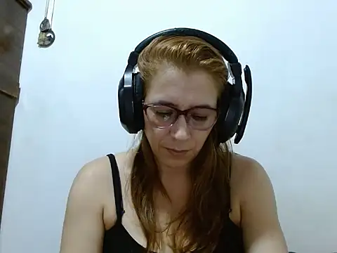 Snapshot of mademonsexy chatting on 10/18/25, 04:14 mademonsexy online show from 10/18/25, 04:14
