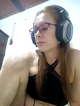 Snapshot of mademonsexy chatting on 10/17/25, 04:05 mademonsexy online show from 10/17/25, 04:05