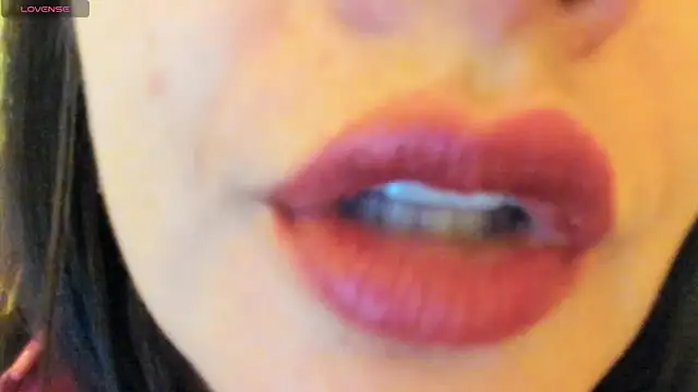 Snapshot of queen_fetish chatting on 09/26/25, 10:22 queen fetish online show from 09/26/25, 10:22