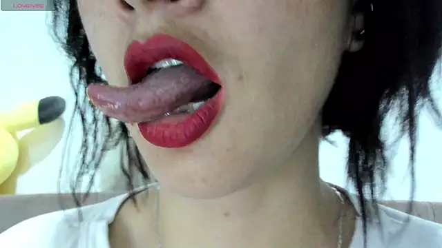 Snapshot of queen_fetish chatting on 03/04/25, 10:13 queen fetish online show from 03/04/25, 10:13