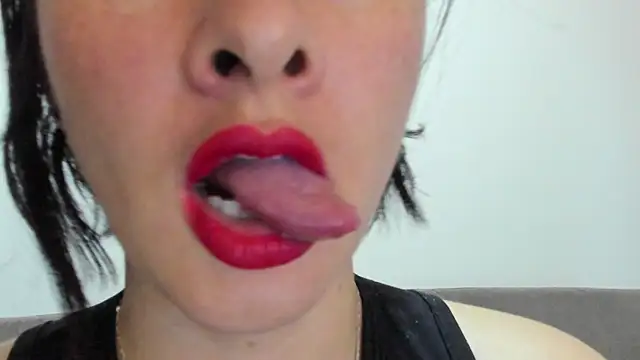 Snapshot of queen_fetish chatting on 02/04/25, 10:54 queen fetish online show from 02/04/25, 10:54