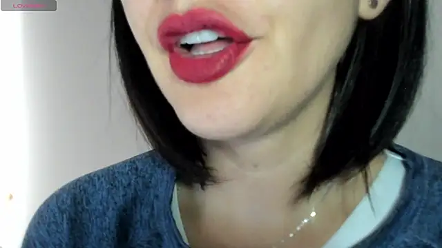 Snapshot of queen_fetish chatting on 10/15/25, 02:14 queen fetish online show from 10/15/25, 02:14