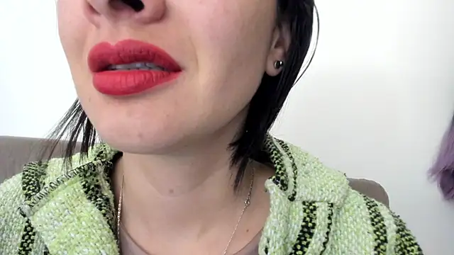 Snapshot of queen_fetish chatting on 01/17/25, 10:11 queen fetish online show from 01/17/25, 10:11