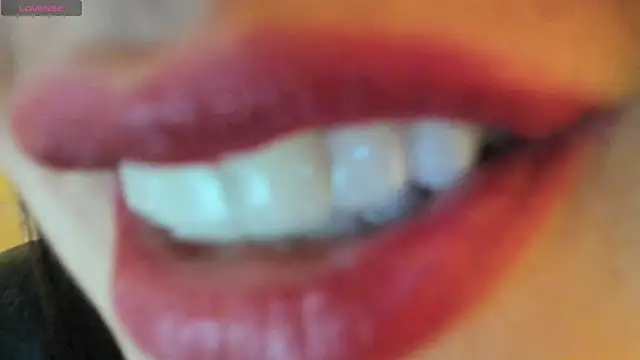 Snapshot of queen_fetish chatting on 09/28/25, 04:36 queen fetish online show from 09/28/25, 04:36