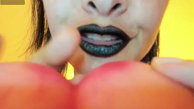 queen fetish online show from 11/18/25, 10:45