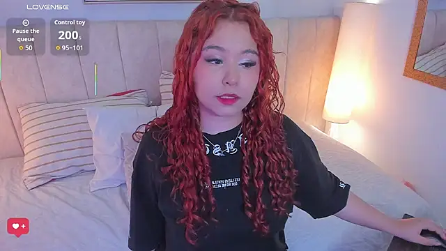 Snapshot of Atenea_cuteee chatting on 02/19/26, 02:08 Atenea cuteee online show from 02/19/26, 02:08