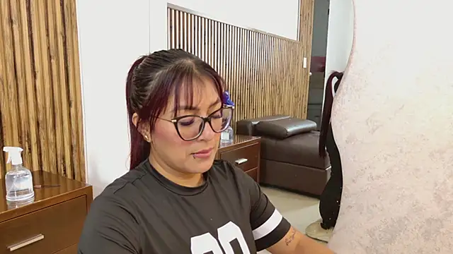 evelynjohnsoon online show from 11/21/25, 11:53