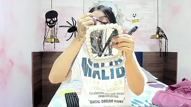 AnneDixie online show from 10/28/25, 03:07