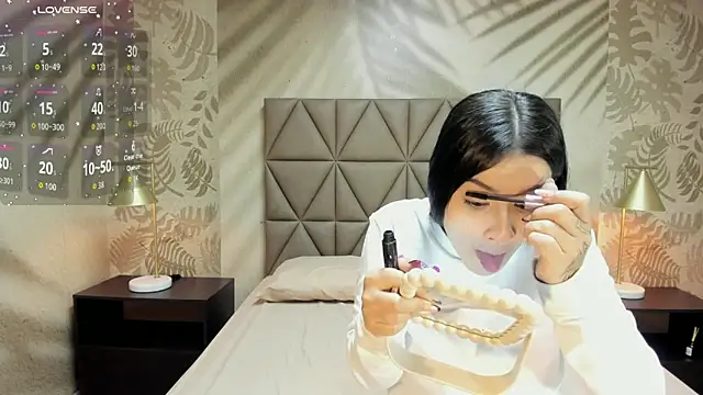 Snapshot of AnneDixie chatting on 02/11/26, 03:06 AnneDixie online show from 02/11/26, 03:06