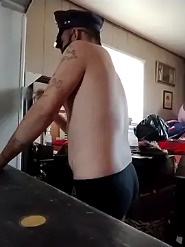 Snapshot of prettyboi6992 chatting on 12/16/25, 08:35 prettyboi6992 online show from 12/16/25, 08:35