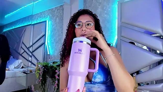 Snapshot of Miia002 chatting on 03/10/25, 11:27 Miia002 online show from 03/10/25, 11:27