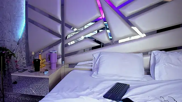 Snapshot of Miia002 chatting on 03/20/25, 08:40 Miia002 online show from 03/20/25, 08:40