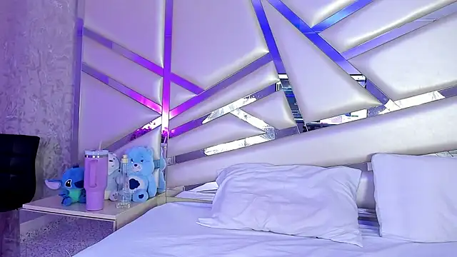 Snapshot of Miia002 chatting on 10/03/25, 03:20 Miia002 online show from 10/03/25, 03:20