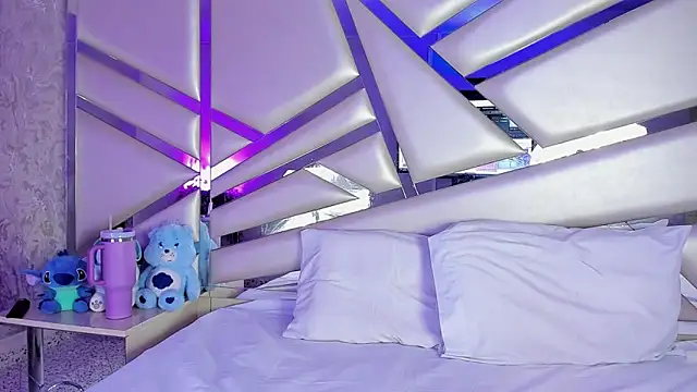 Snapshot of Miia002 chatting on 09/22/25, 05:13 Miia002 online show from 09/22/25, 05:13