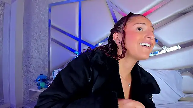 Snapshot of Miia002 chatting on 11/03/25, 03:23 Miia002 online show from 11/03/25, 03:23