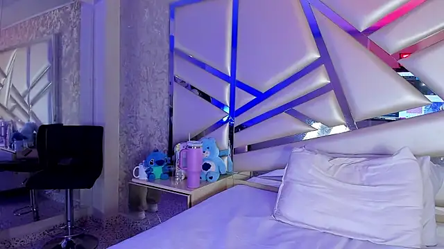 Snapshot of Miia002 chatting on 10/31/25, 03:36 Miia002 online show from 10/31/25, 03:36