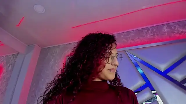 Snapshot of Miia002 chatting on 03/08/25, 10:32 Miia002 online show from 03/08/25, 10:32