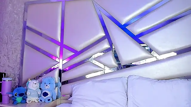 Snapshot of Miia002 chatting on 10/02/25, 03:21 Miia002 online show from 10/02/25, 03:21