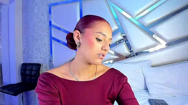 Snapshot of Miia002 chatting on 12/19/25, 04:49 Miia002 online show from 12/19/25, 04:49