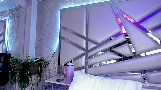 Snapshot of Miia002 chatting on 03/18/25, 10:58 Miia002 online show from 03/18/25, 10:58