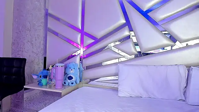 Snapshot of Miia002 chatting on 09/25/25, 03:12 Miia002 online show from 09/25/25, 03:12