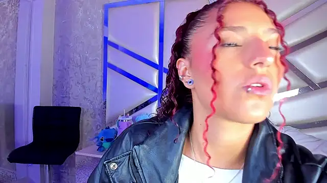 Snapshot of Miia002 chatting on 10/29/25, 04:33 Miia002 online show from 10/29/25, 04:33