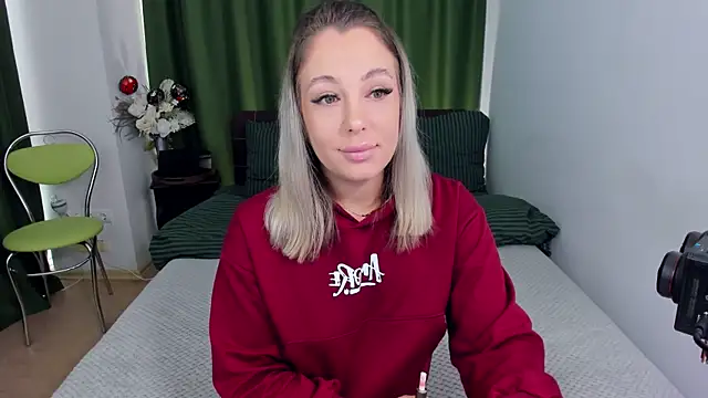 Snapshot of DanikaMorri chatting on 11/15/25, 07:45 DanikaMorri online show from 11/15/25, 07:45