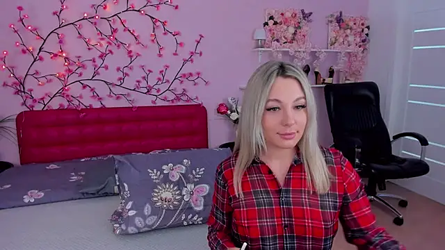 Snapshot of DanikaMorri chatting on 02/22/25, 04:40 DanikaMorri online show from 02/22/25, 04:40