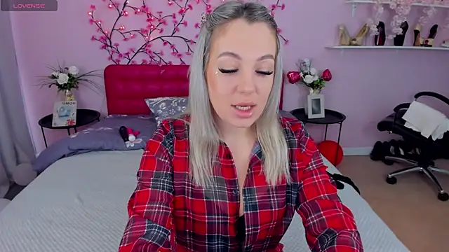 Snapshot of DanikaMorri chatting on 03/02/25, 07:21 DanikaMorri online show from 03/02/25, 07:21