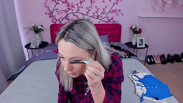 Snapshot of DanikaMorri chatting on 03/23/25, 07:20 DanikaMorri online show from 03/23/25, 07:20