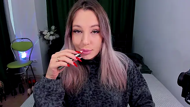 Snapshot of DanikaMorri chatting on 10/24/25, 07:07 DanikaMorri online show from 10/24/25, 07:07