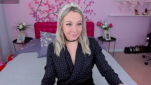 Snapshot of DanikaMorri chatting on 02/24/25, 07:22 DanikaMorri online show from 02/24/25, 07:22