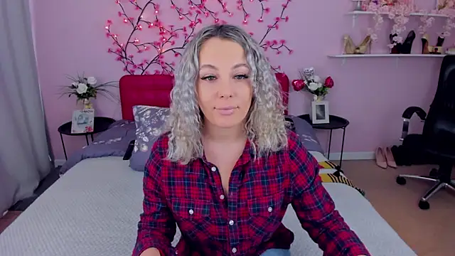 Snapshot of DanikaMorri chatting on 03/06/25, 07:14 DanikaMorri online show from 03/06/25, 07:14