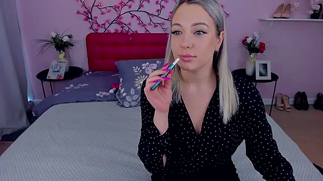 Snapshot of DanikaMorri chatting on 03/18/25, 10:28 DanikaMorri online show from 03/18/25, 10:28