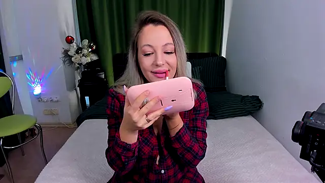 Snapshot of DanikaMorri chatting on 11/27/25, 08:04 DanikaMorri online show from 11/27/25, 08:04