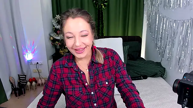 Snapshot of DanikaMorri chatting on 12/14/25, 07:36 DanikaMorri online show from 12/14/25, 07:36